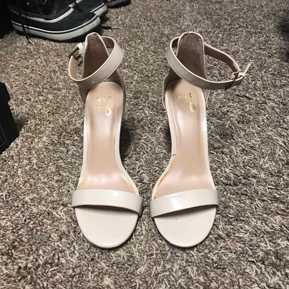 Heel sandals nude color